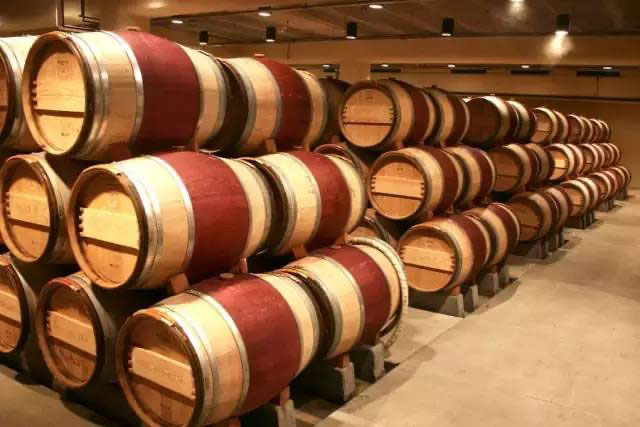 2. What are the specifications of oak barrels?