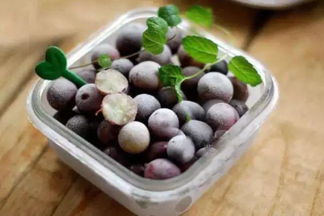 Frozen grapes