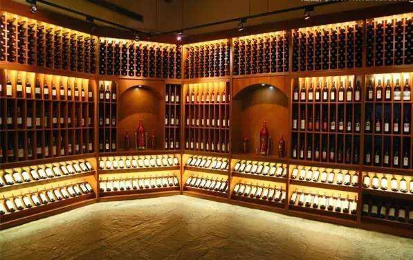 Custom Wall Wine Storage Designs